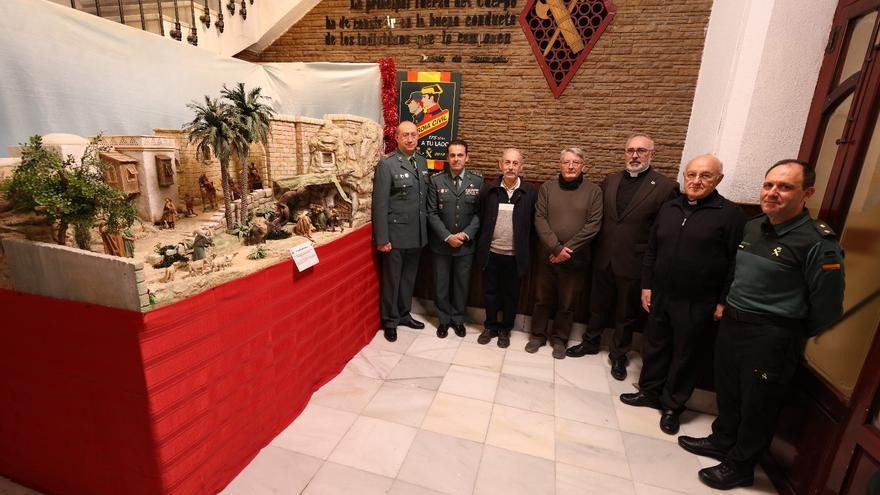 La Asociación de Belenistas inaugura el Belén de la Guardia Civil de Alicante