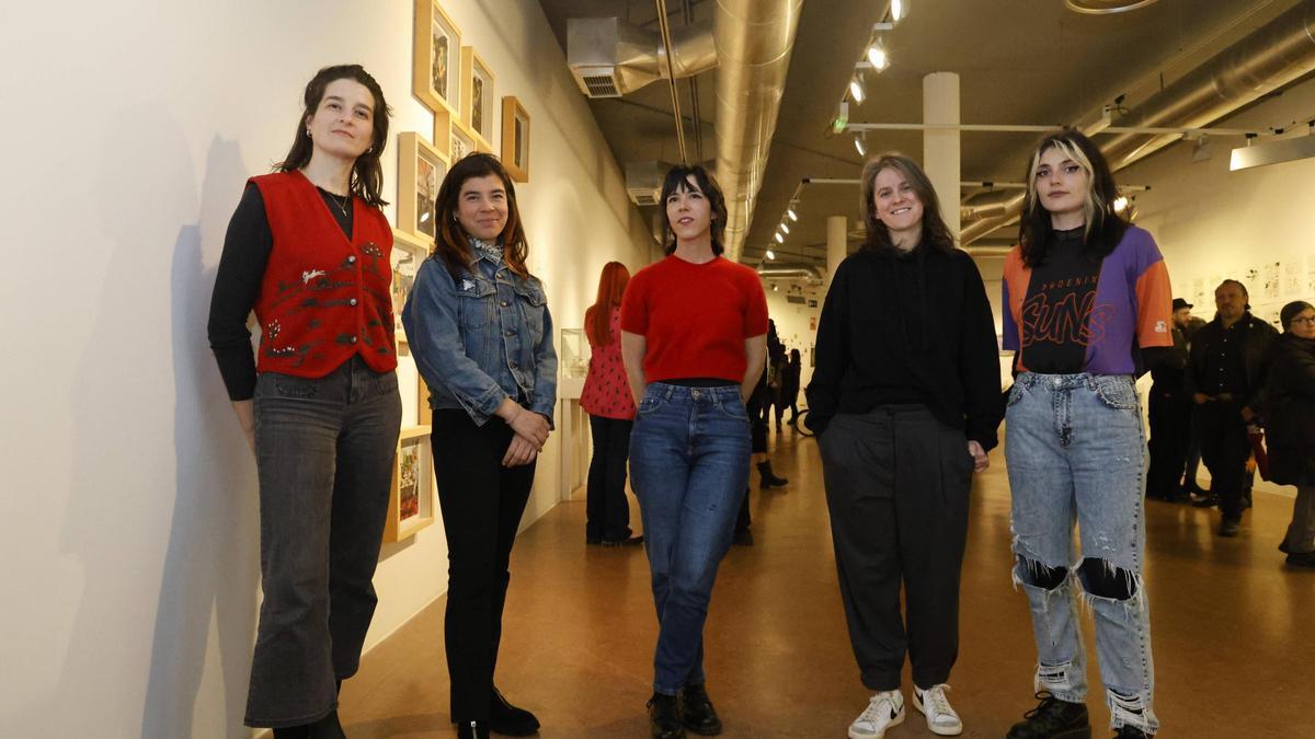 As artistas da exposición '#Punctum. Beliscos de BD na Arte Contemporánea Galega&quot;. De esq. a dereita Bea Lema, Julia Lago, Pepa Prieto, Xulia Pisón e Maru Astray