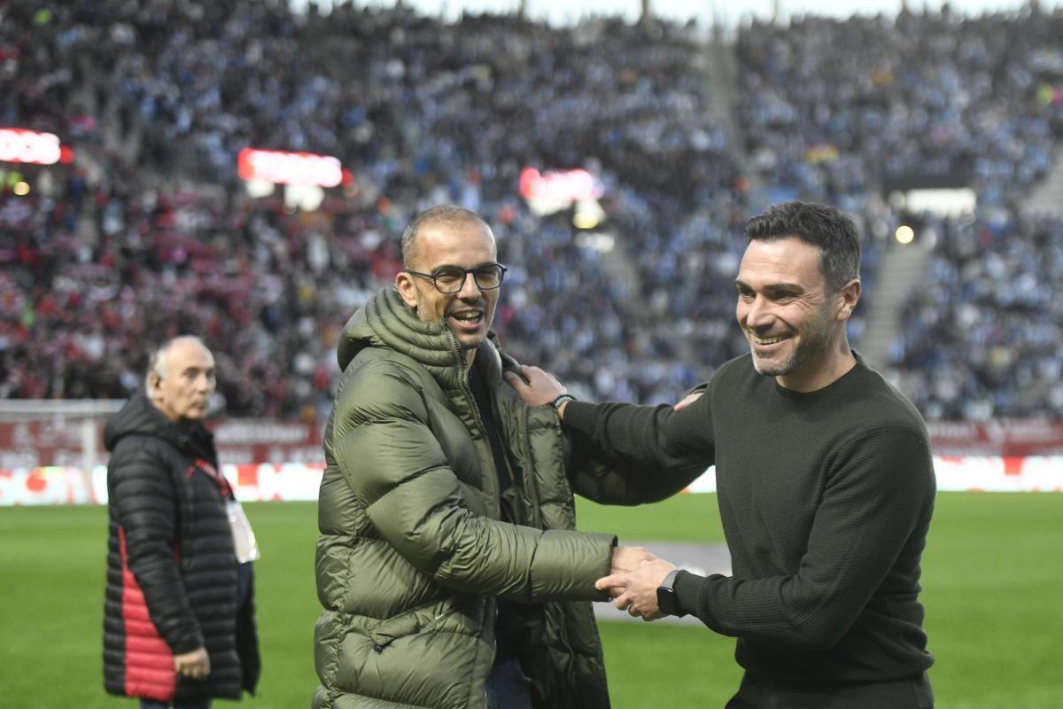 Adrián Conlunga saluda a Beto, entrenador del Hércules