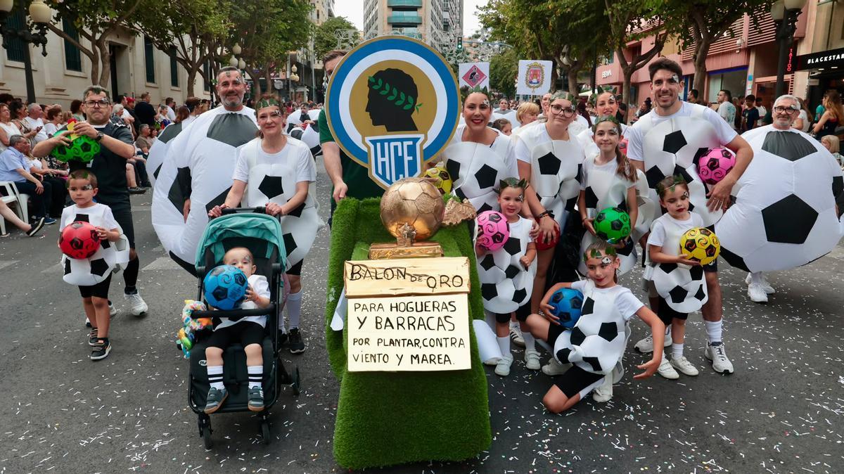 En Oscar Esplá han pedido a las autoridades municipales que dejen de "echar balones fuera" con las dificultades para plantar.
