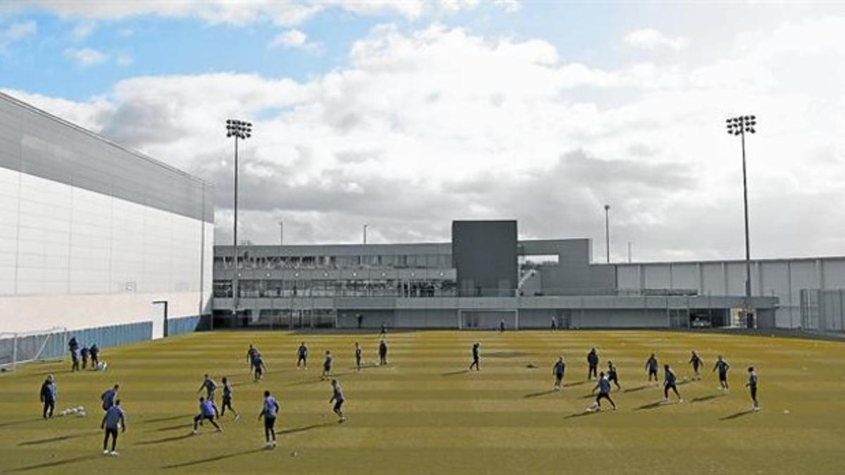 Entrenamiento del Manchester City en su ciudad deportiva, ayer.