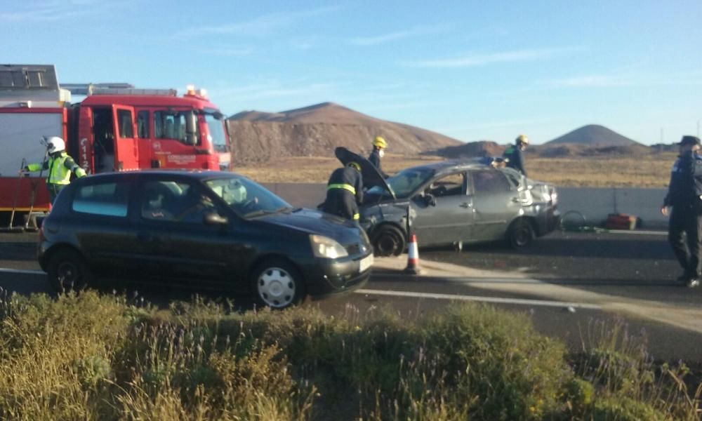 Vuelco de un vehículo en la LZ-20