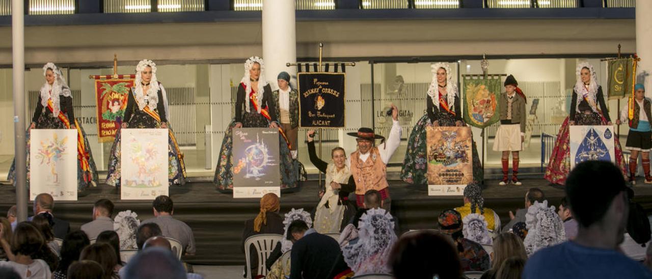 Un instante del acto de presentación de bocetos y maquetas de la categoría de Hogueras Especiales.