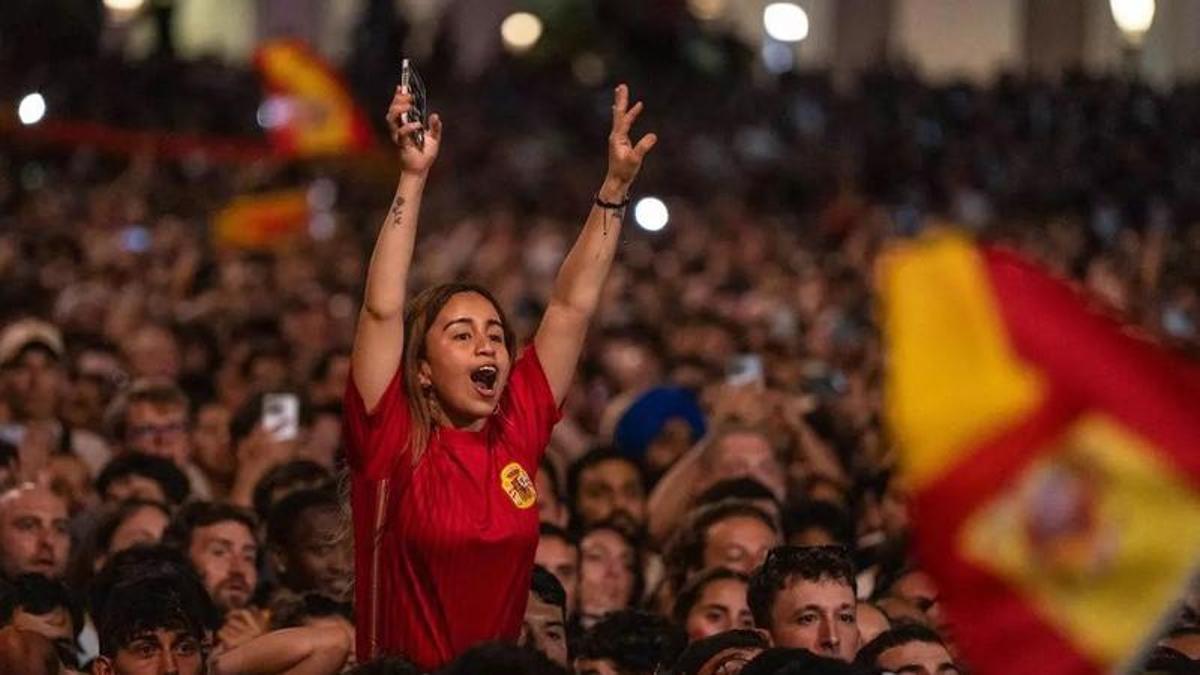 Aficionados de la selección española de fútbol durante la celebración de la final de la Eurocopa 2024.