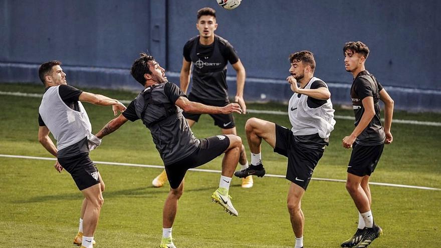 Los jugadores del Málaga preparan la visita del Albacete a La Rosaleda.