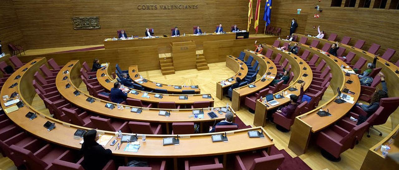 Las Corts pacta su propia desescalada con actividad presencial en dos semanas