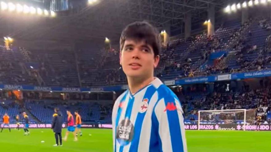 Así vivió Íñigo Quintero el estadio de Riazor a pie de campo en un partido del Deportivo