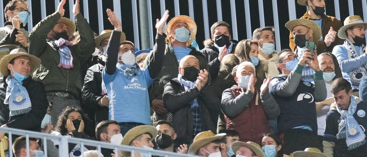 Aficionados en un partido de La Rosaleda.