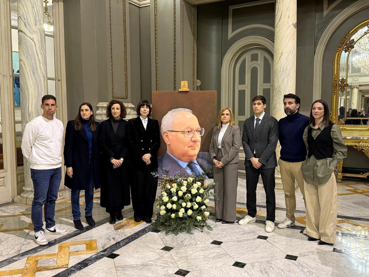Diana Morant, Pilar Bernabé y el grupo socialista del Ayuntamiento de València.