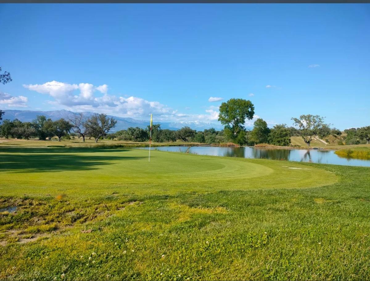 Lago en el campo de golf de Talayuela.