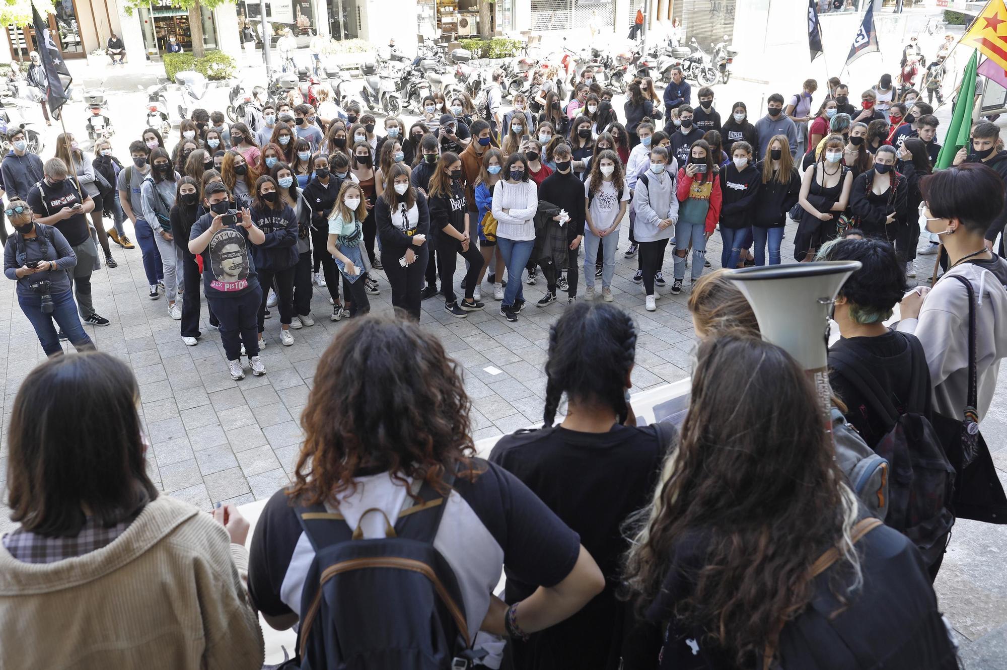 Universitaris es manifesten a Girona per acabar amb la «crisi educativa»