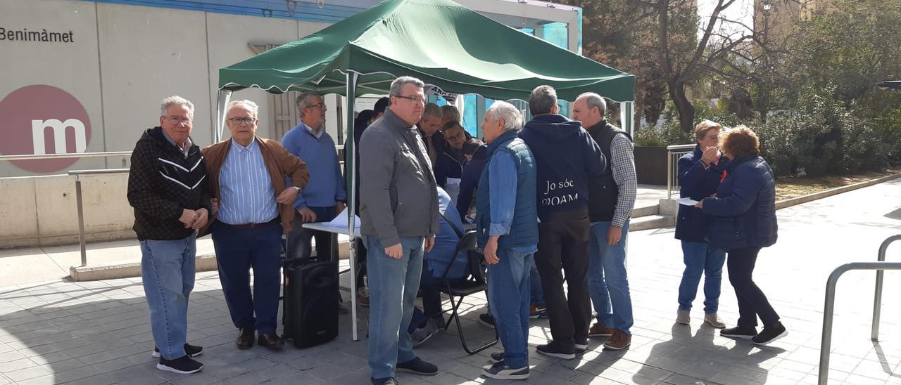 Recogida de firmas en Benimàmet en apoyo a la Entidad Local Menor.