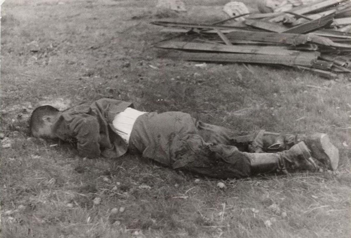 Cadáver de un joven soldadorepublicano, Paso deNavacerrada, Segovia,1937. Gerda Taro