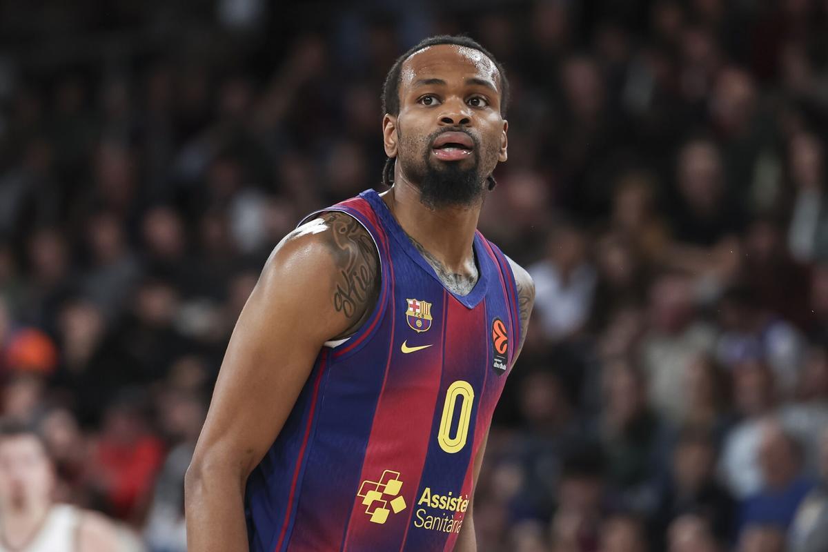 26/11/2025 Kevin Punter of FC Barcelona looks on during the EuroLeague Regular Season Round 13 match played between FC Barcelona and LDLC Asvel Villeurbanne at Palau Blaugrana on November 26, 2025 in Barcelona, Spain. DEPORTES Javier Borrego / AFP7 / Europa Press