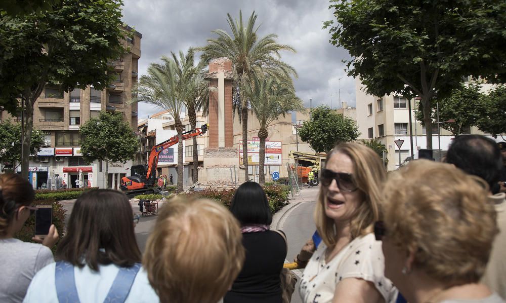 Así fue derribada la Cruz de los Caídos de la Vall d'Uixó