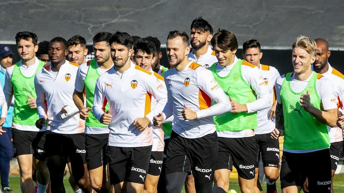 Los jugadores del Valencia CF han vuelto este miércoles al trabajo tras las vacaciones de Navidad.
