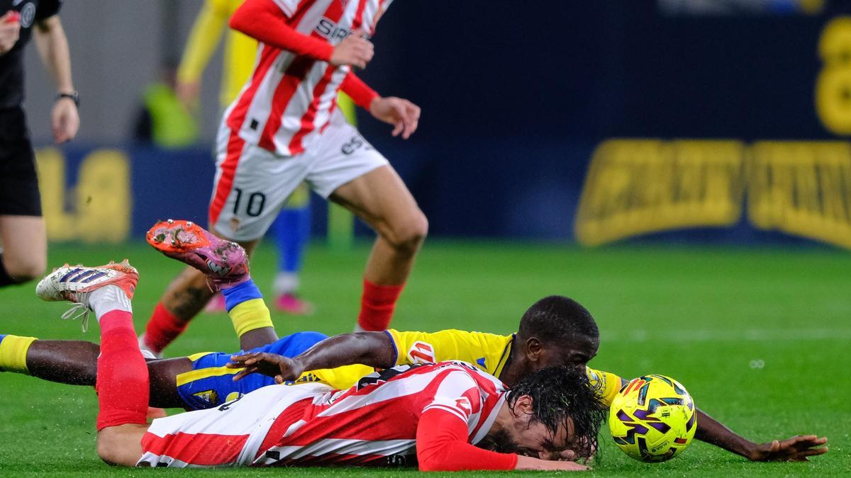 EN IMÁGENES: El Cádiz-Sporting disputado en el estadio Nuevo Mirandilla