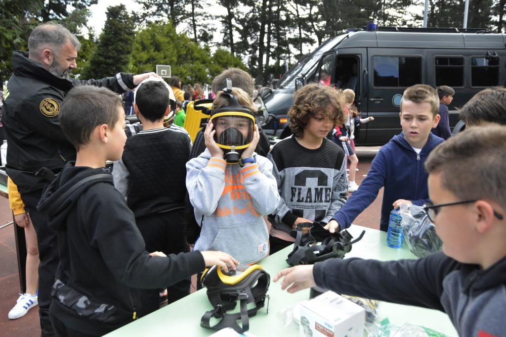 Exhibición solidaria de la Guardia Civil para recaudar fondos para Cruz Roja