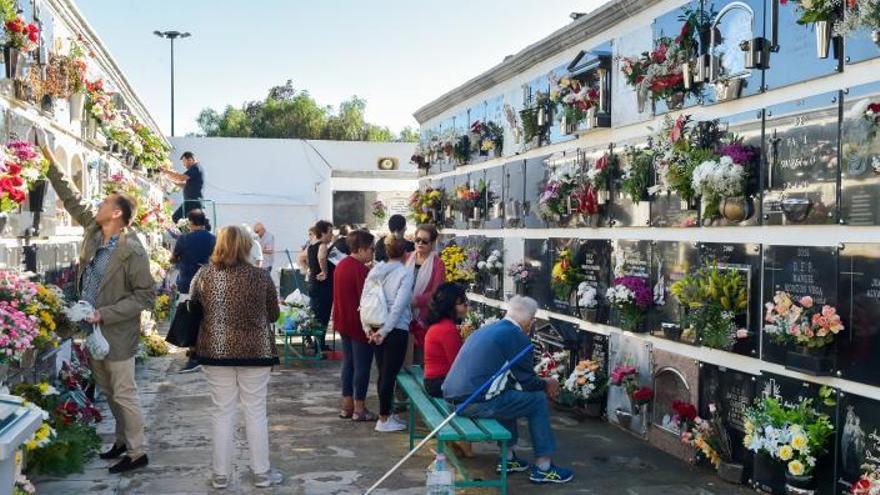 El Ayuntamiento de Telde indica que el entierro de dos familias en un nicho se realizó sin su permiso