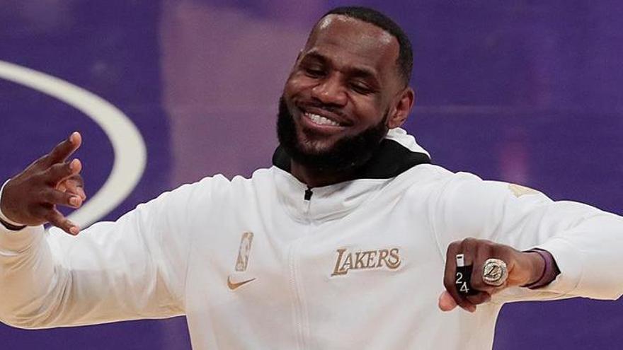 LeBron James celebró con victoria su 36º cumpleaños.