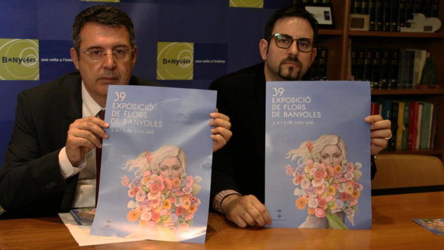 L&#039;alcalde i el regidor de Festes de Banyoles presentant el cartell