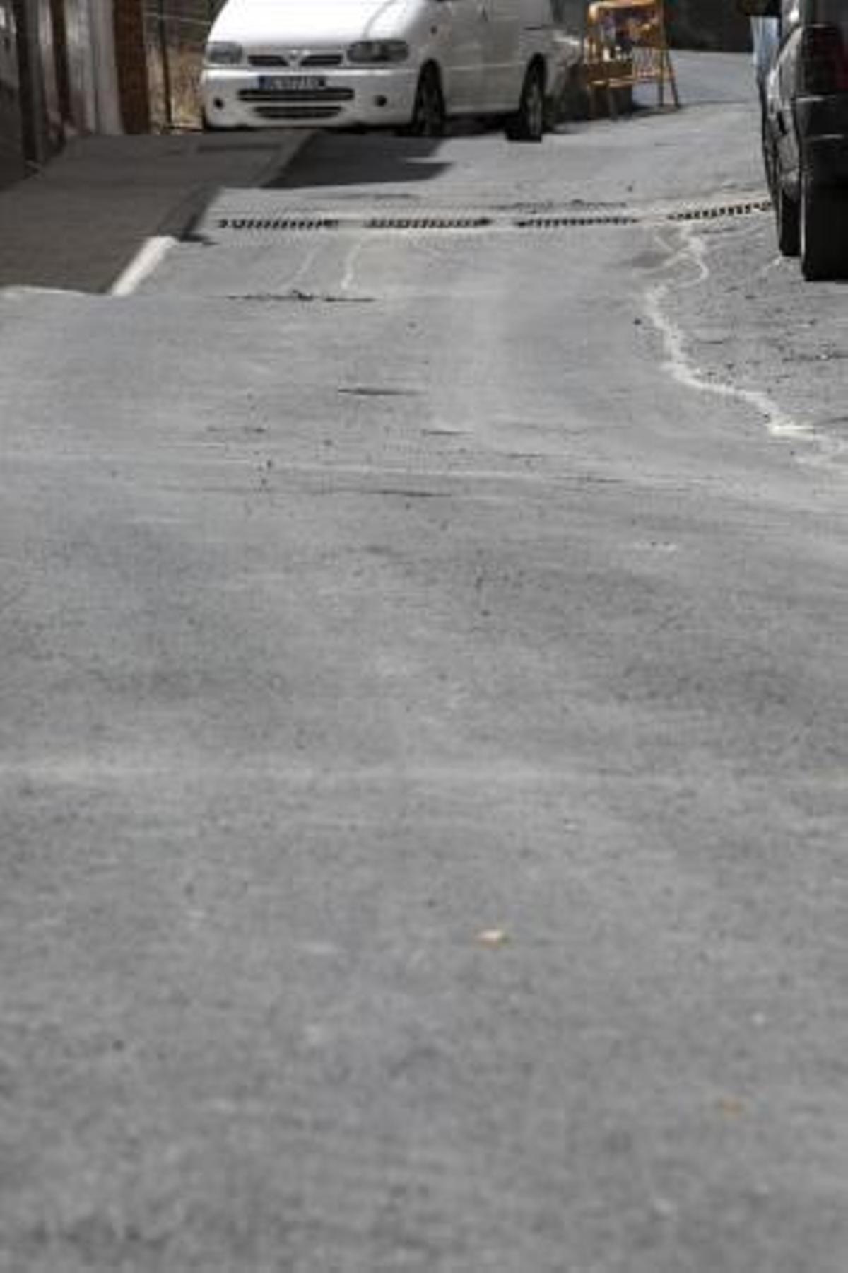 01.07.19. Las Palmas de Gran Canaria.- Vecinos de Cañada Honda se quejan del mal asfaltado de las calles. Foto Quique Curbelo  | 01/07/2019 | Fotógrafo: Quique Curbelo