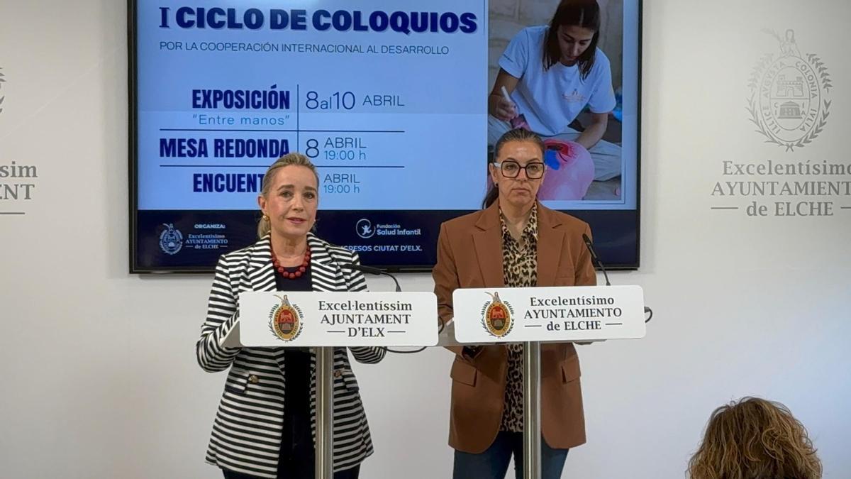 La concejala de Acción Social y Cooperación, Celia Lastra; y Jéssica Piñero, directora de la Fundación Salud Infantil, en una rueda de prensa.