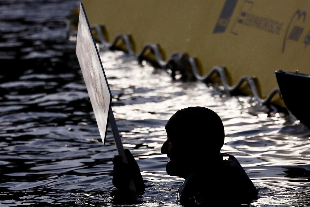 Protesta de Greenpeace en el río Spree de Berlín