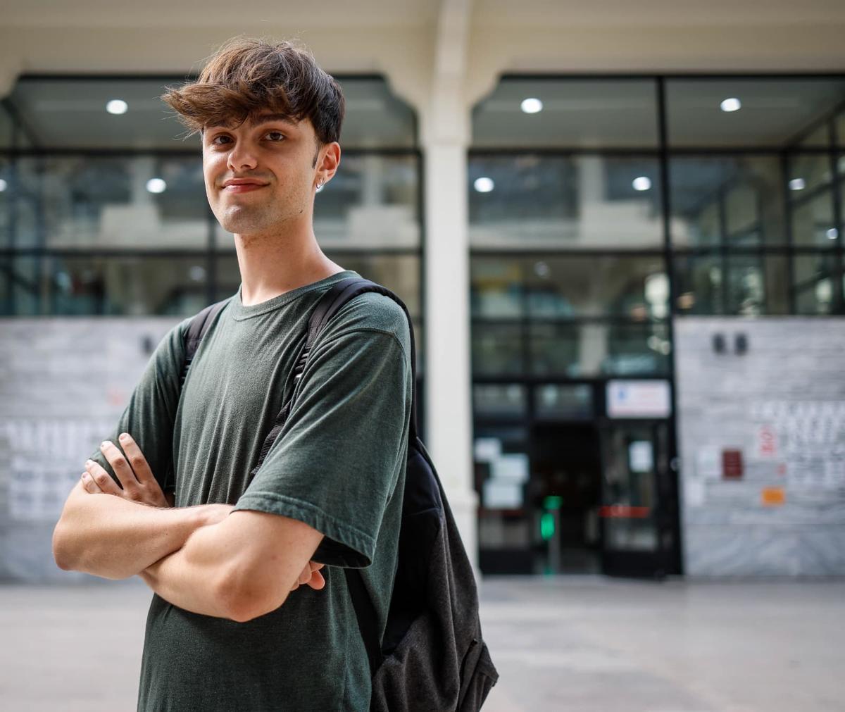 Guillem Ramírez, mejor nota de las PAU de 2026 en la UPV, ante el IES Abastos