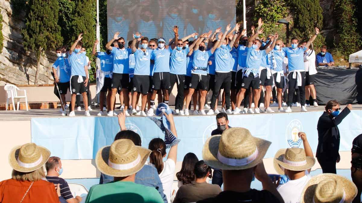 Imágenes de la celebración en casa de la UD Ibiza