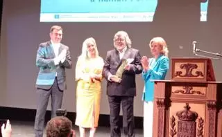 Pernas, premio Alvite: “La columna dorsal de la democracia es la libertad de prensa”