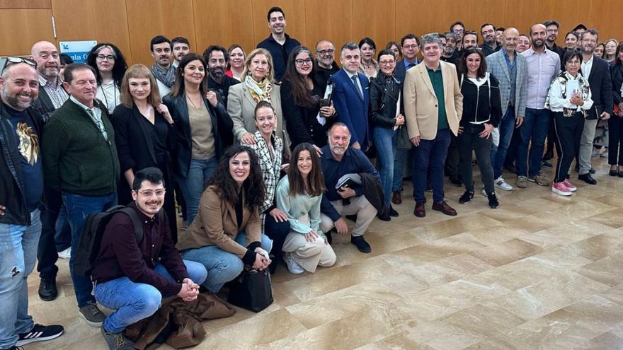 Foto de familia, con Lorca,
durante las jornadas.  l.o.