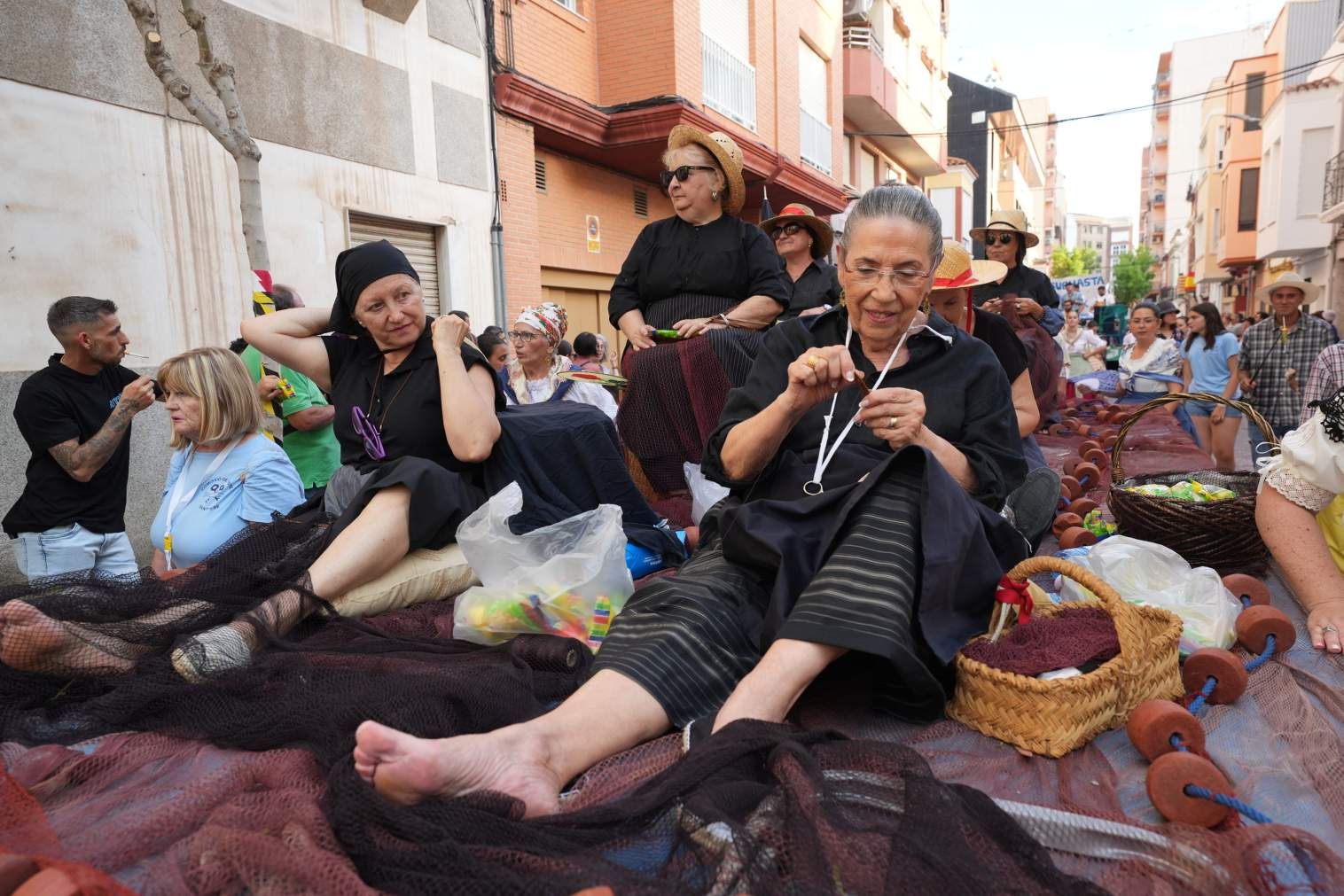 El Grau da inicio a las fiestas de Sant Pere con pólvora, bous y música