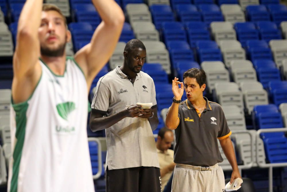 La plantilla del Unicaja vuelve a los entrenamientos bajo las órdenes de Joan Plaza para comenzar a preparar la temporada.