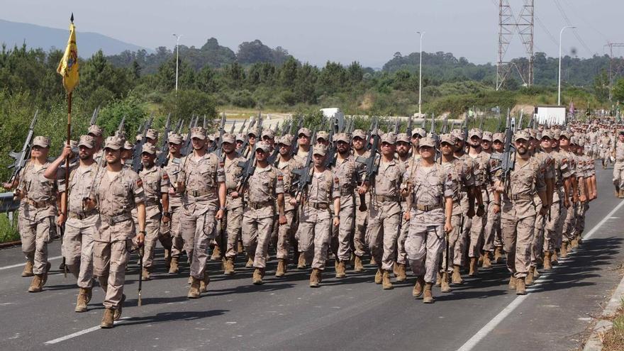 Más de 2.800 militares (y un carnero) comienzan los ensayos para el Día de las Fuerzas Armadas en Plisan