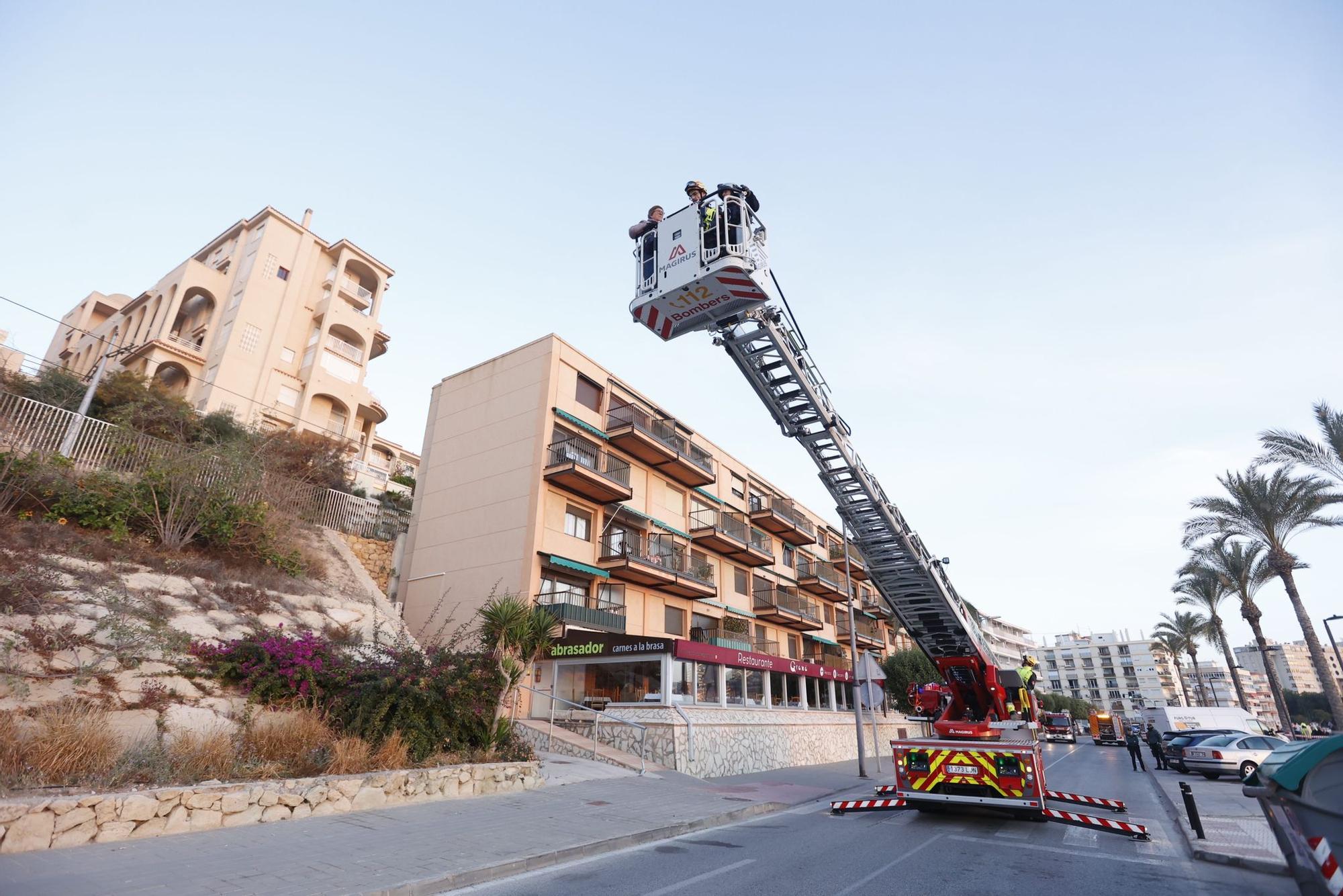 Susto en El Campello: cae el voladizo de un edificio