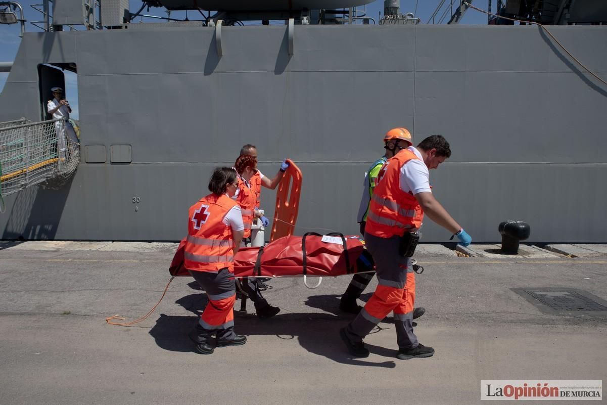 Espectaculares imágenes del simulacro de accidente de la Armada en el Puerto de Cartagena
