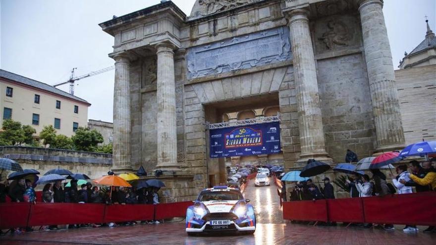 Arrecian las críticas por la salida del rali junto a la Mezquita