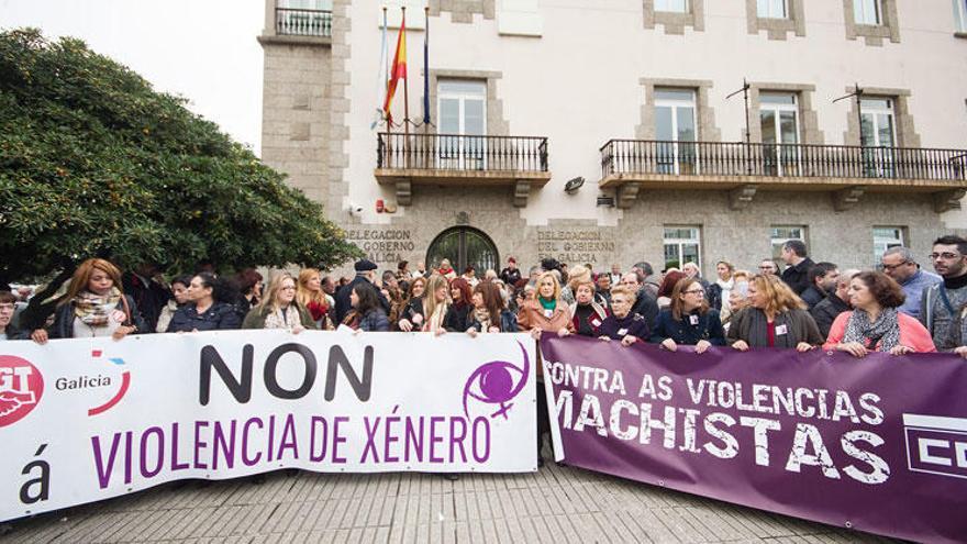 Concentración de CCOO y UGT en el Día Internacional contra la Violencia de Género.