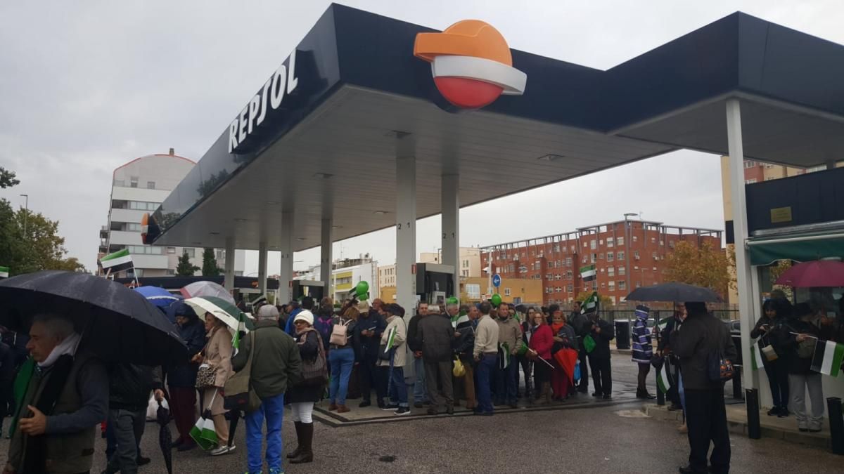 La manifestación por un tren digno para Extremadura en imágenes