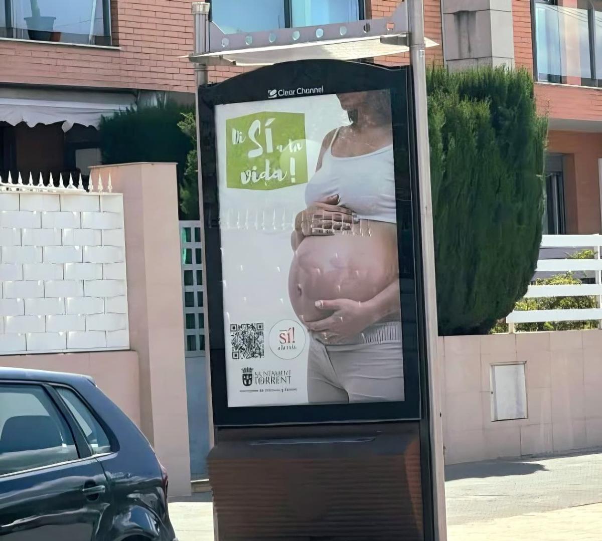 Uno de los mupis publicitarios de la campaña antiaborto promovida por el Ayuntamiento de Torrent.