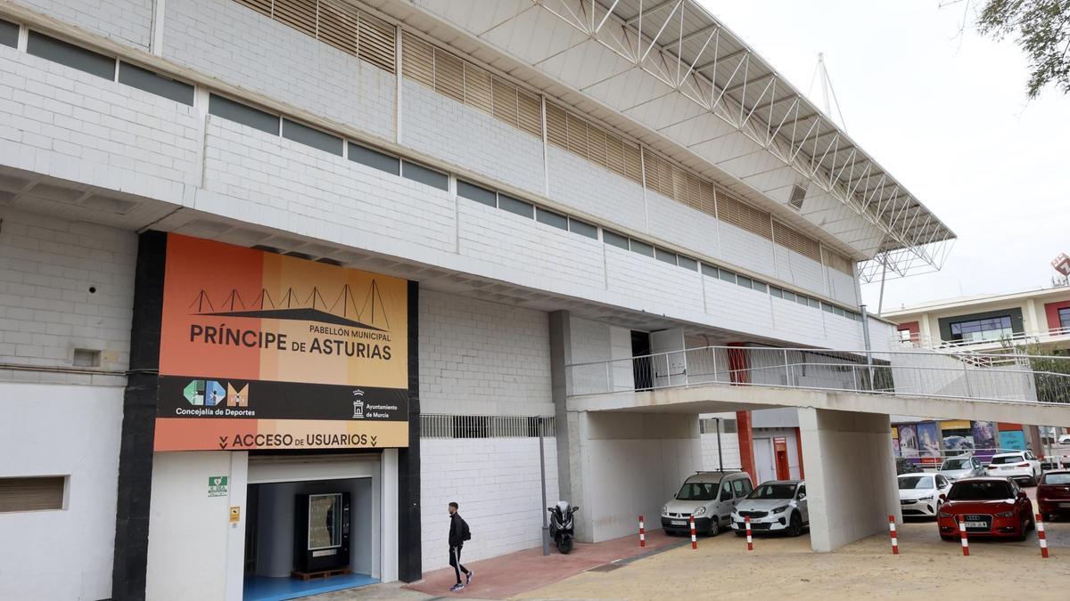 El pabellón Príncipe de Asturias, en la avenida Juan Carlos I de Murcia.