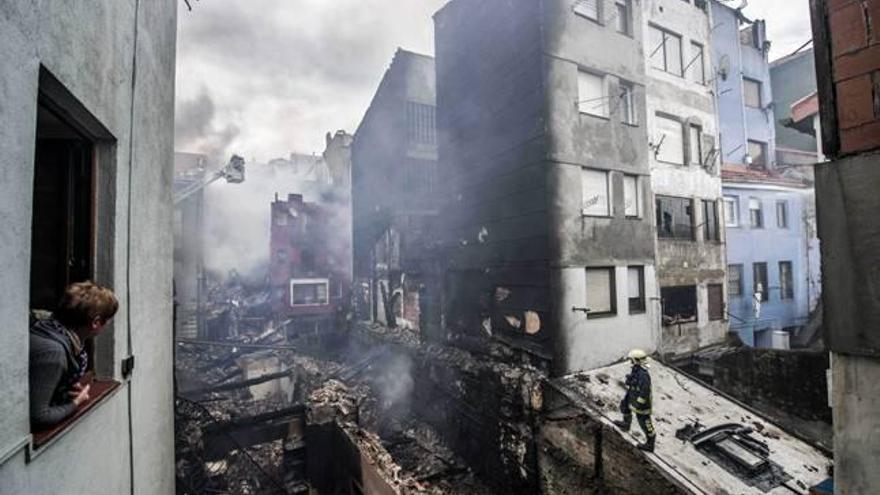 El fuego deja sin casa a 35 familias en Bermeo