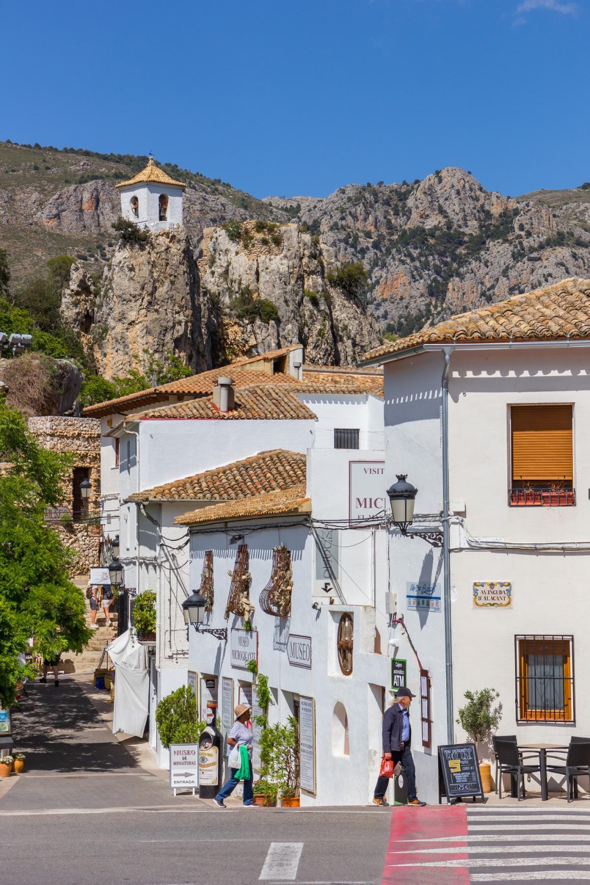 El casco histórico con casas blancas de Guadalest
