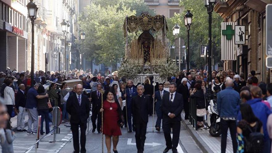 La Virgen del Dulce Nombre procesionó por las calles de Zaragoza.