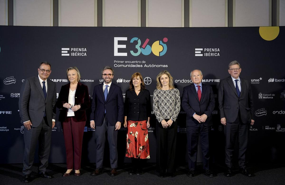 Albert Sáez, director general de Contenidos de Prensa Ibérica; Luisa Fernanda Rudi, expresidenta del Gobierno de Aragón; Aitor Moll, consejero delegado de Prensa Ibérica; Uxue Barkos, expresidenta de la Comunidad Foral de Navarra; Ainhoa Moll, adjunta a la Presidencia y directora editorial de Prensa Ibérica; José Montilla, expresidente de la Generalitat de Catalunya, y Ximo Puig, expresidente de la Generalitat Valenciana