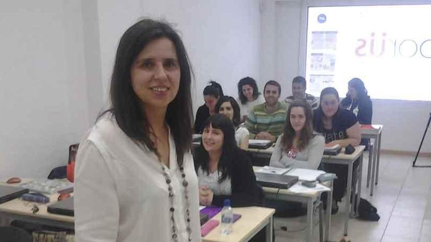 Margarida Rodrigues, ayer en Zamora con los alumnos de un curso de marketing.