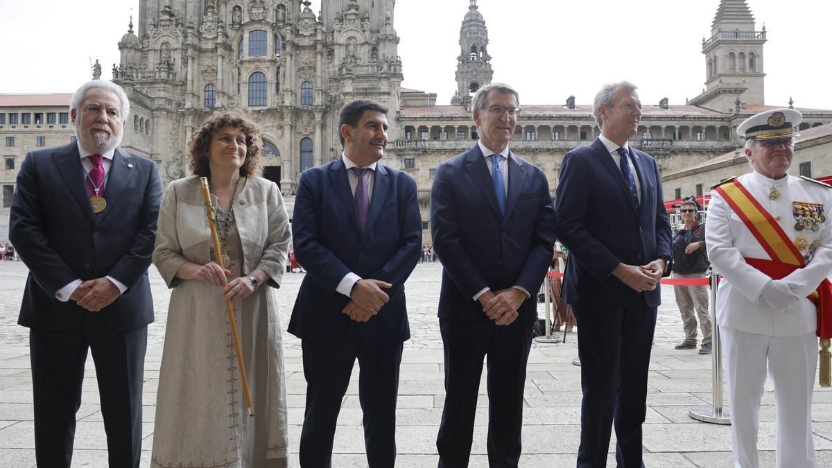El presidente del Parlamento de Galicia renueva la Ofrenda al Apóstol en Santiago como delegado regio