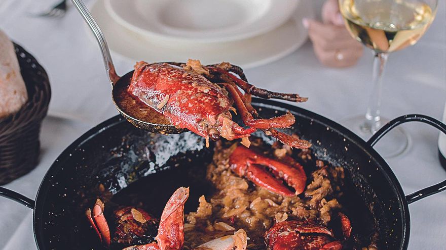 Vive San Valentín y el Antroxu a mesa puesta con La Chalana