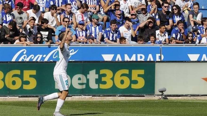 Un Madrid falto de pegada pasa el examen en Vitoria en el día de Ceballos (1-2)